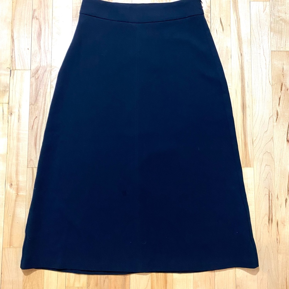 ARITZIA A-LINE MIDI SKIRT CREPETTE MATERIAL IN BLACK SIZE 2